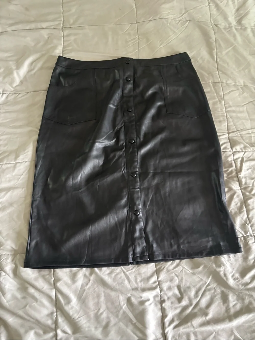 Faux Leather Pencil Skirt in Black_2